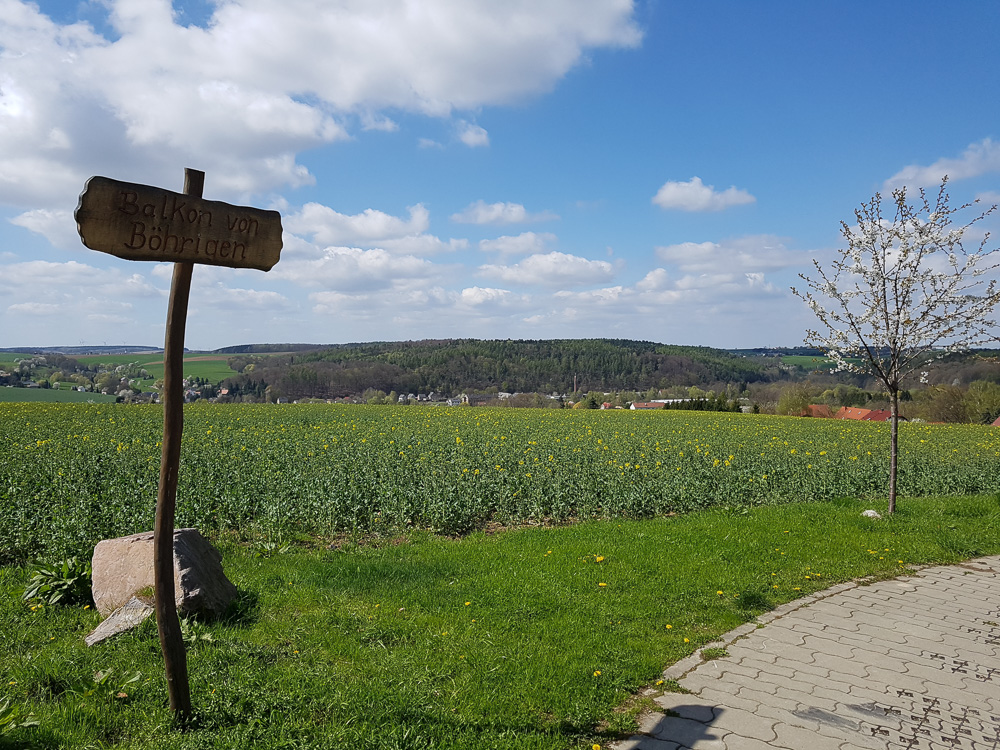 Am Balkon von Böhrigen im Frühjahr