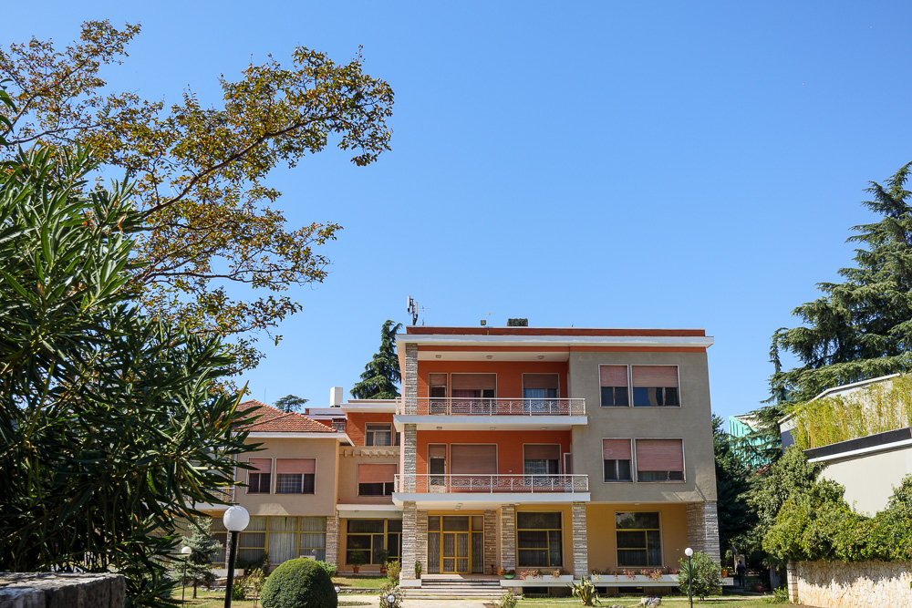 Die ehemalige Villa des Diktators Enver Hoxha in der Innenstadt von Tirana