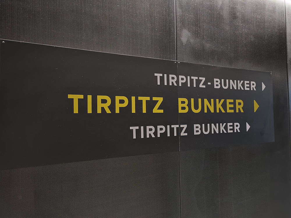 Hier entlang geht es zum großen Tirpitz-Bunker